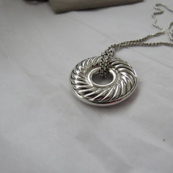 DAVID YURMAN Diamond Sculpted Cable Disc Necklace - Picture 4 of 5